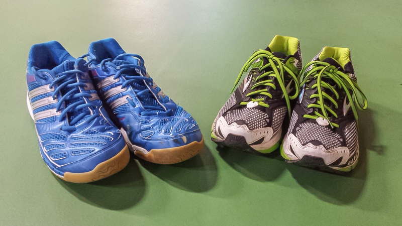 brooks badminton shoes